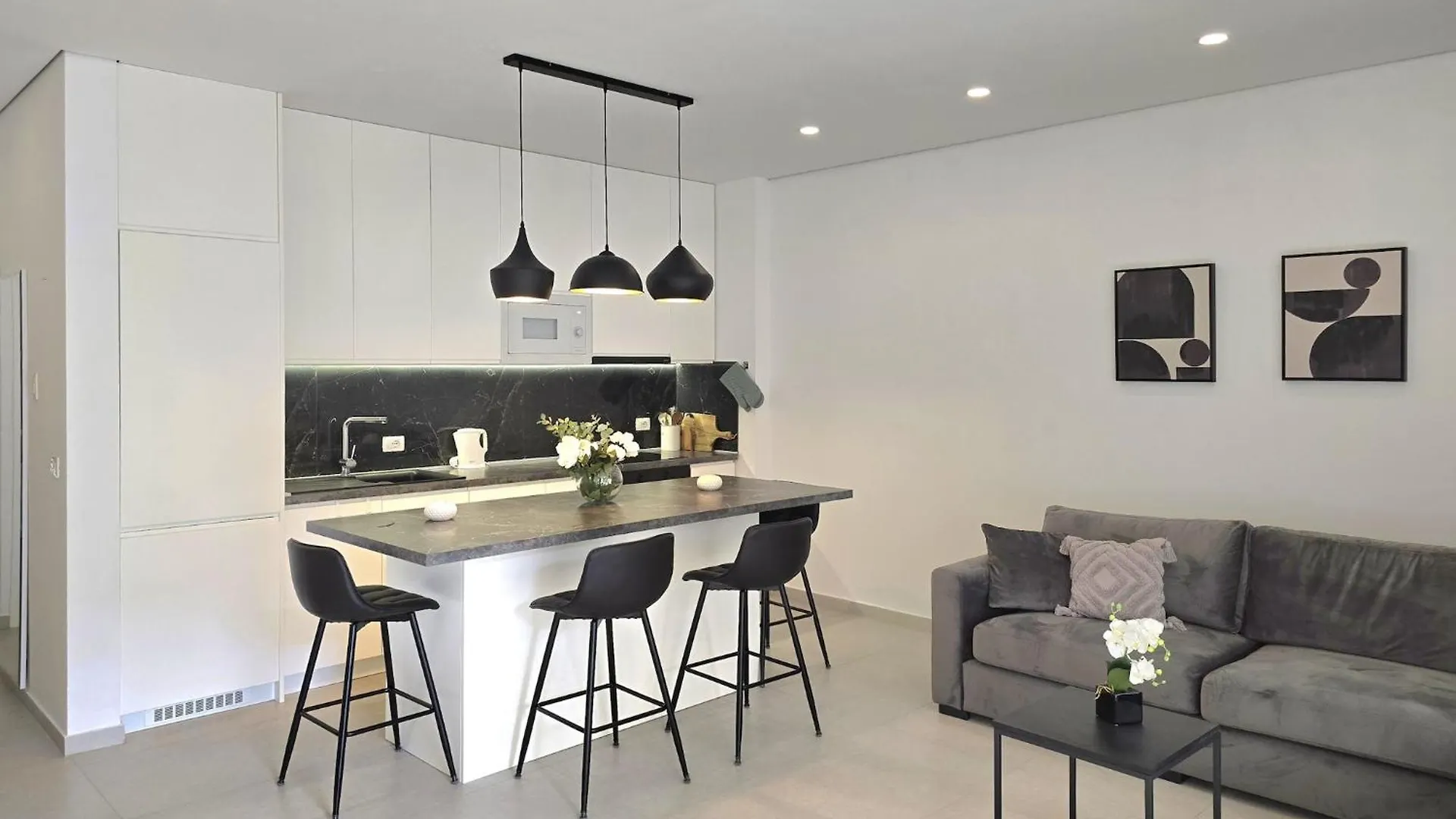 Appartement Stylish Urban Retreat With Two Bedrooms Plazhi San Pietro