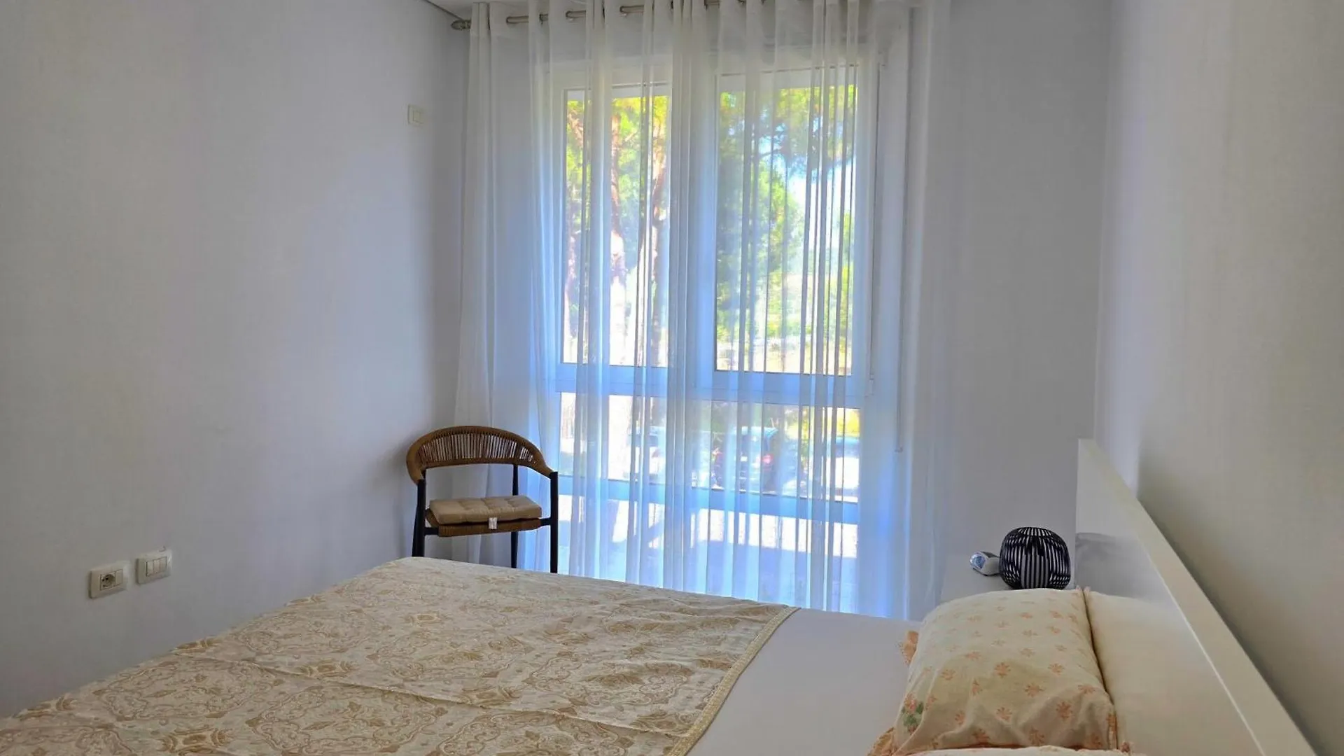 Stylish Urban Retreat With Two Bedrooms Plazhi San Pietro