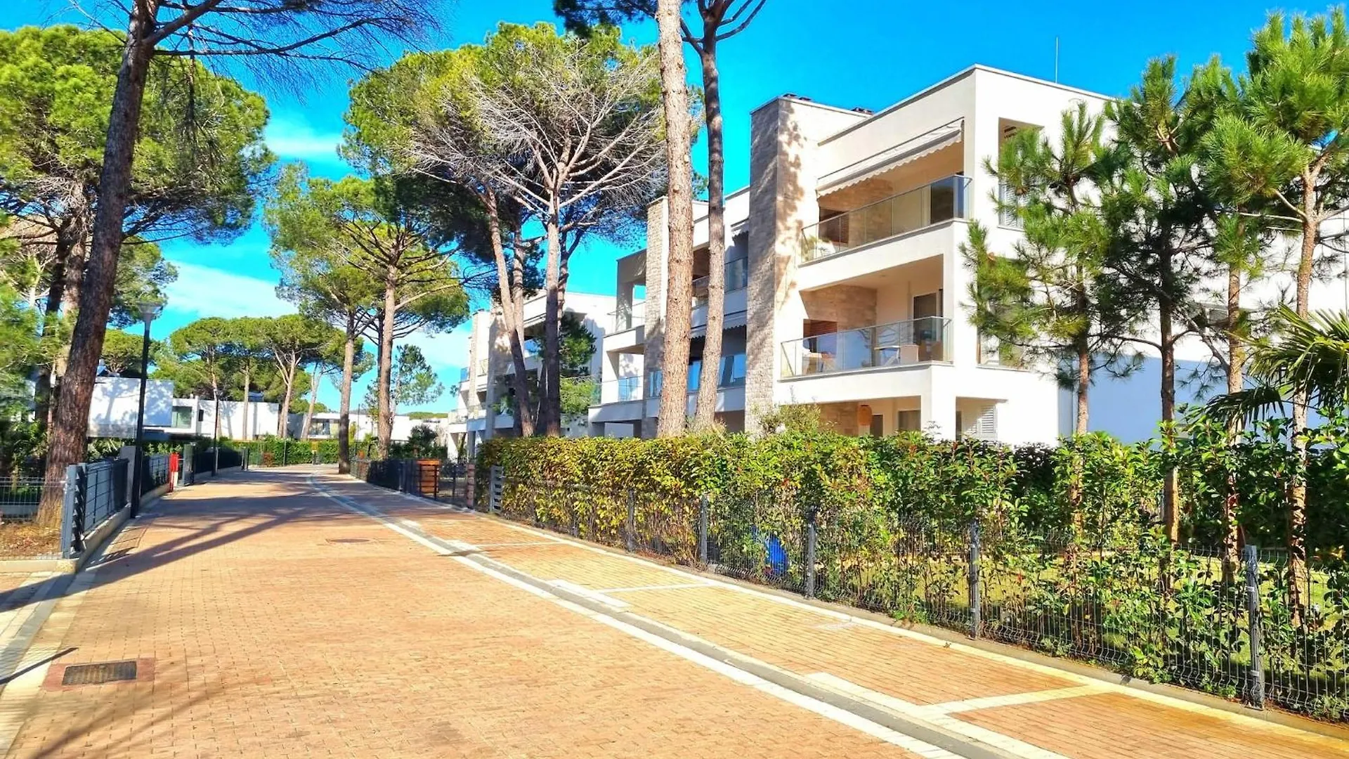 Stylish Urban Retreat With Two Bedrooms Plazhi San Pietro 0*,  Albanie