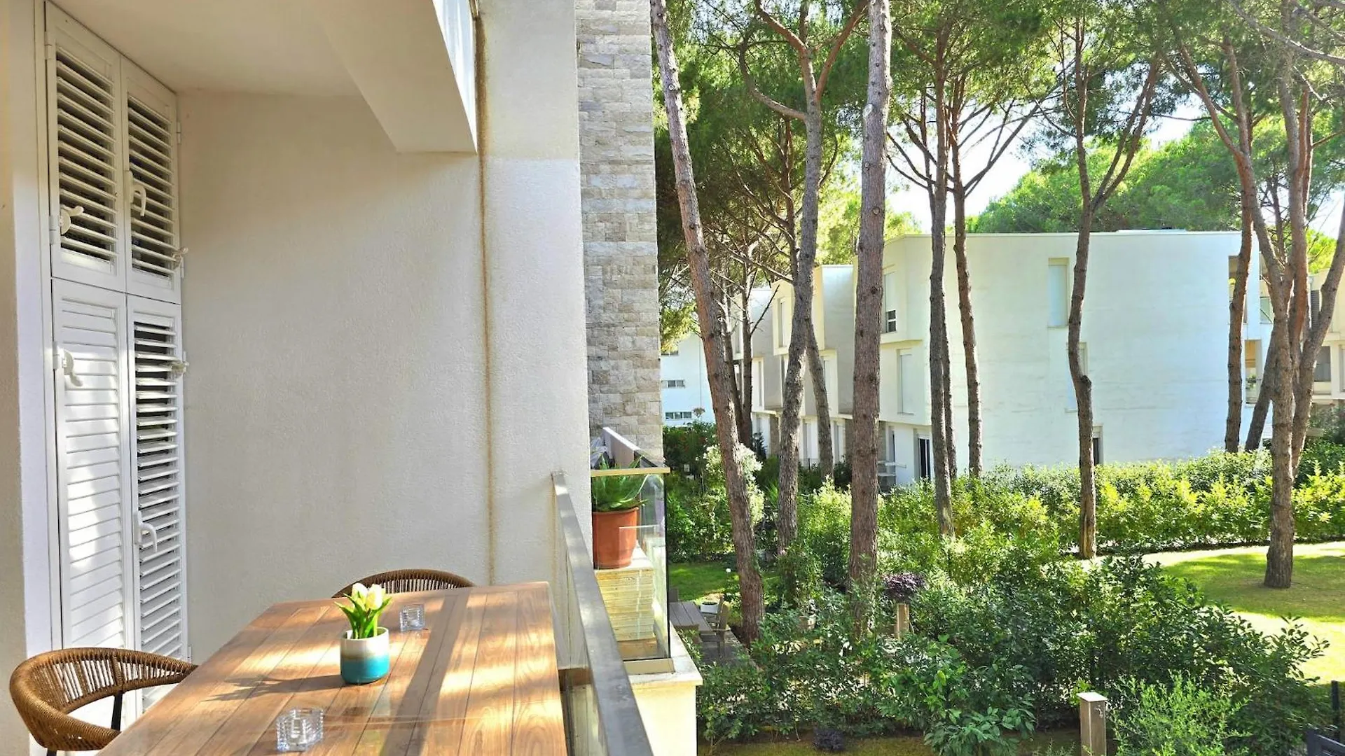 Stylish Urban Retreat With Two Bedrooms Plazhi San Pietro Appartement